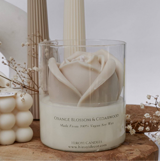 Vela aromática de rosas beige: Ámbar cálido