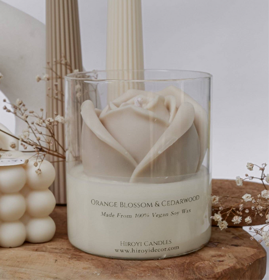 Vela aromática de rosas beige: Sleepy Time con lavanda y sándalo